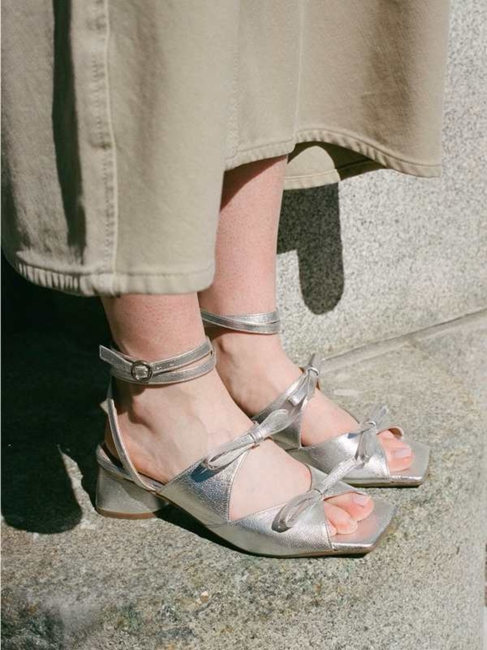 Maguire Mira Bow Heels in Silver 39